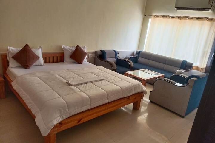Room 2 of 25