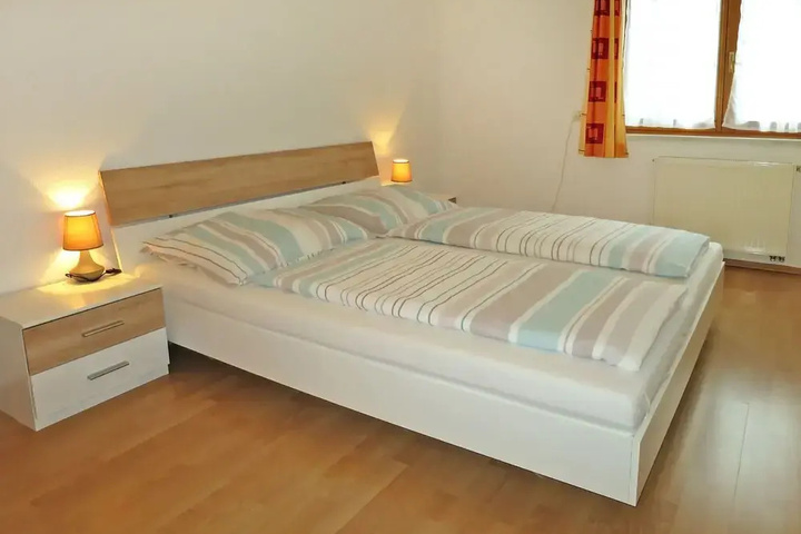 Room 5 of 15