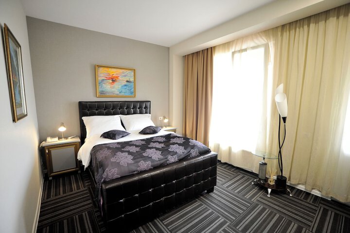 Room 2 of 9