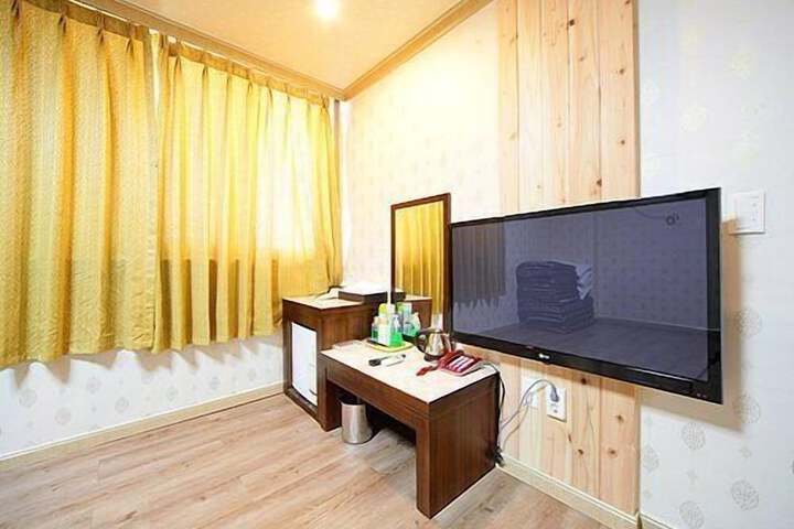 Room 21 of 31