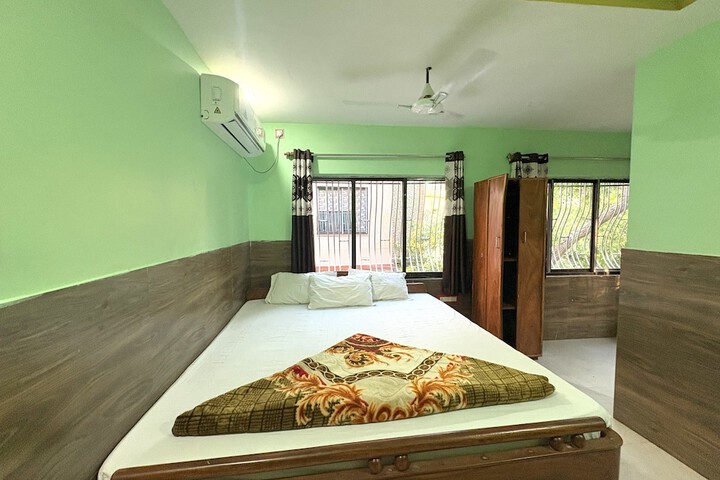 Room 4 of 37