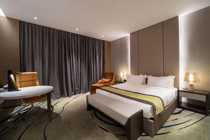 Room 10 of 36