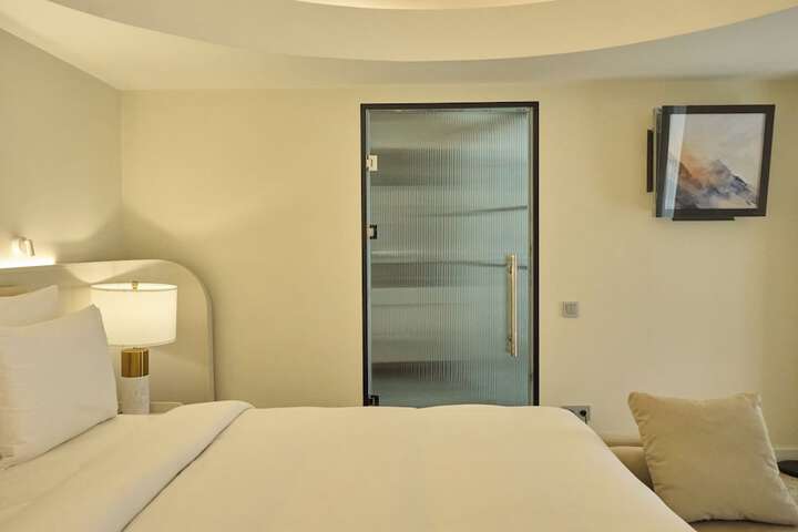 Room 17 of 71