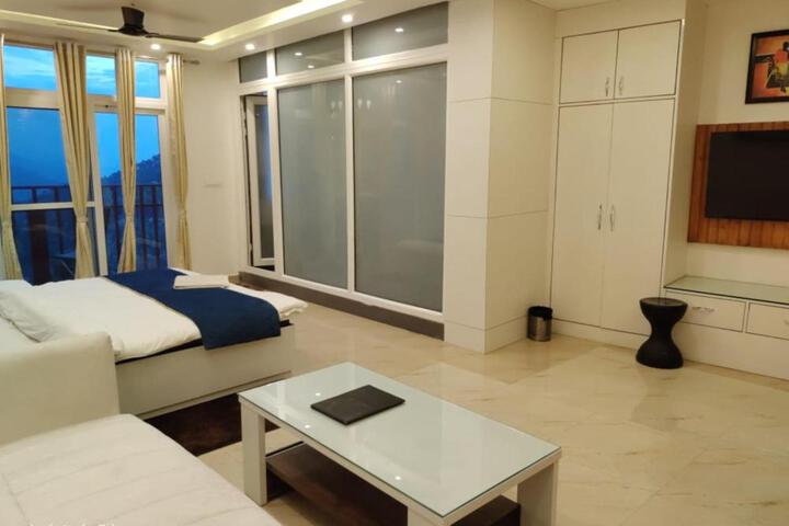 Hotel Haya Palace View King & Restaurant - Parking - Gym Facility With Mountain View Room in Bhimtal