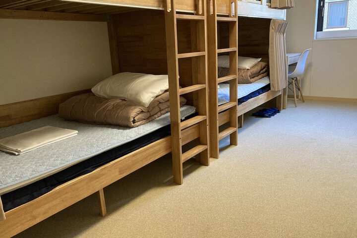 Room 6 of 13