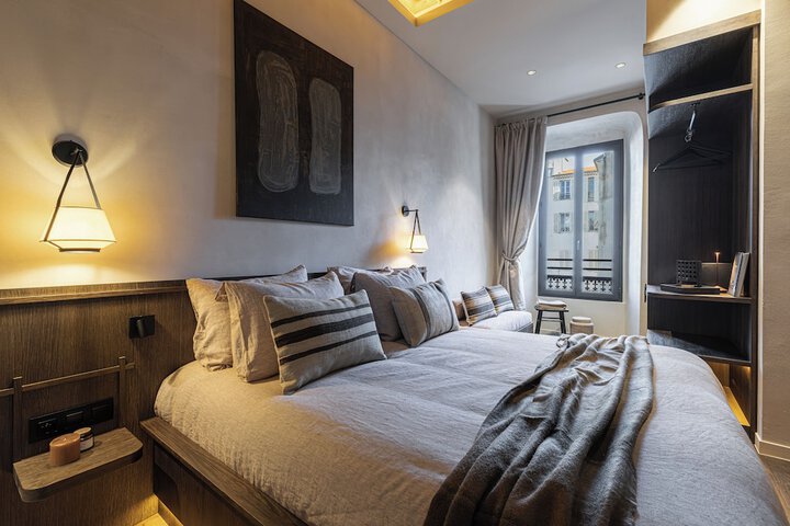 Room 10 of 42