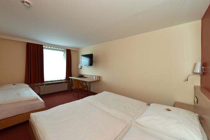 Room 38 of 84