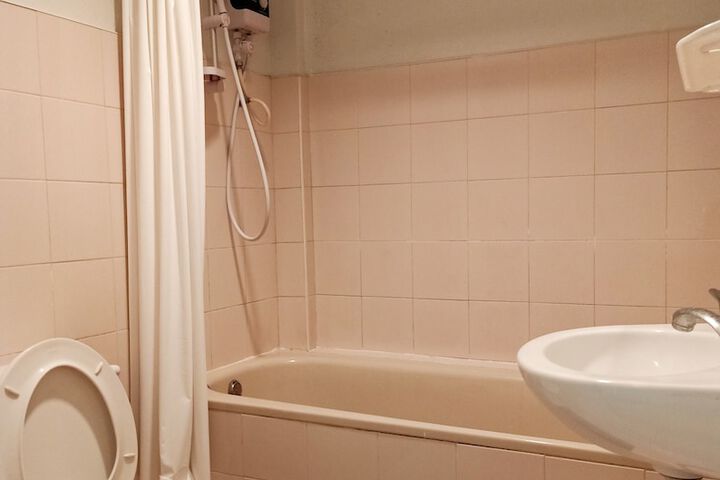 Room 14 of 28
