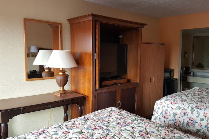 2 Queen Beds (9 of 9)
