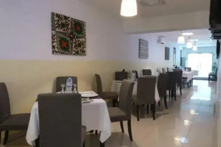 Dining 8 of 11