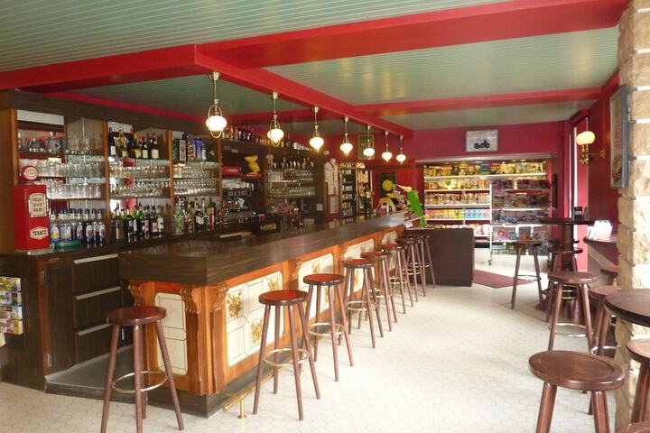 Lounge 43 of 61