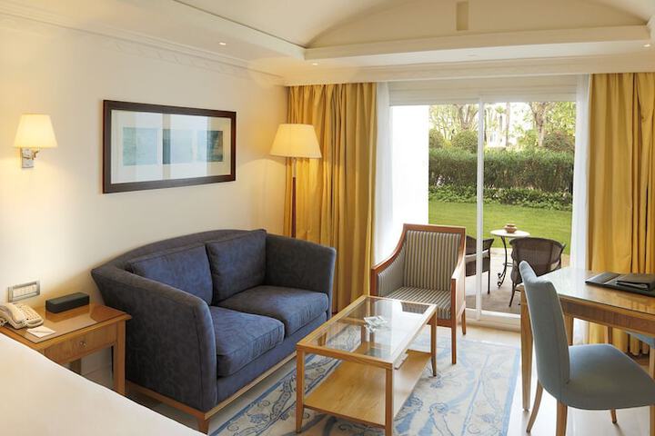 Room 10 of 76