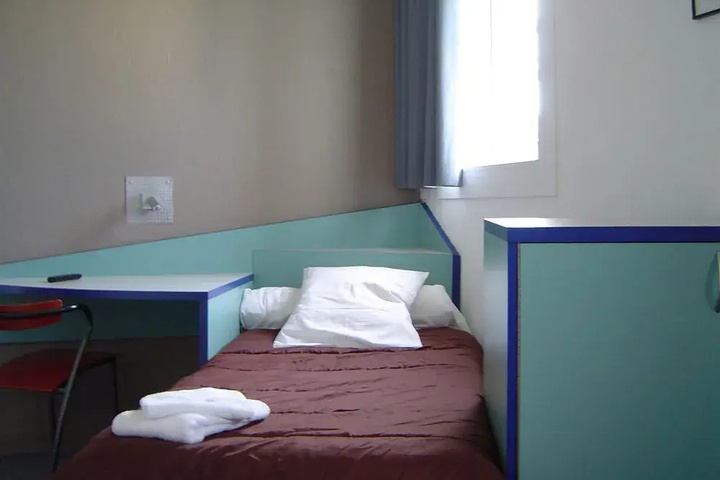 Room 9 of 15