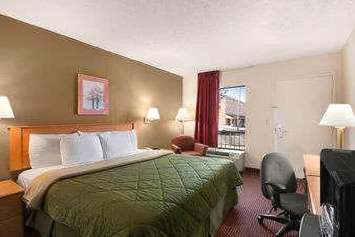 2 Queen Beds (6 of 8)