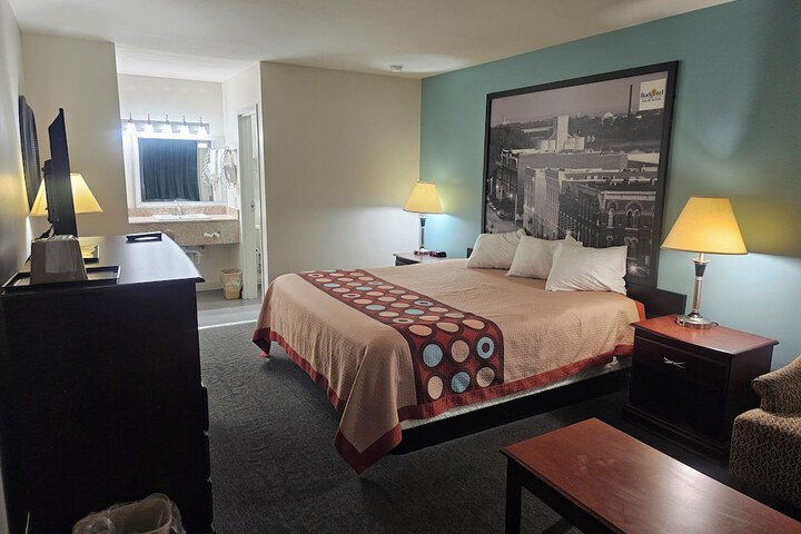 1 King Bed