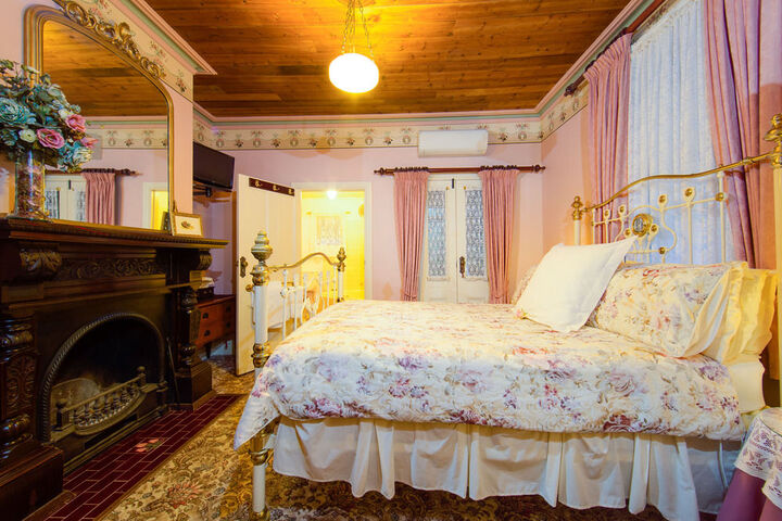 Room 12 of 25