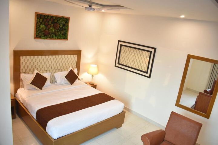 Room 18 of 31