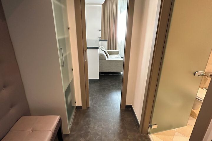 Room 17 of 132