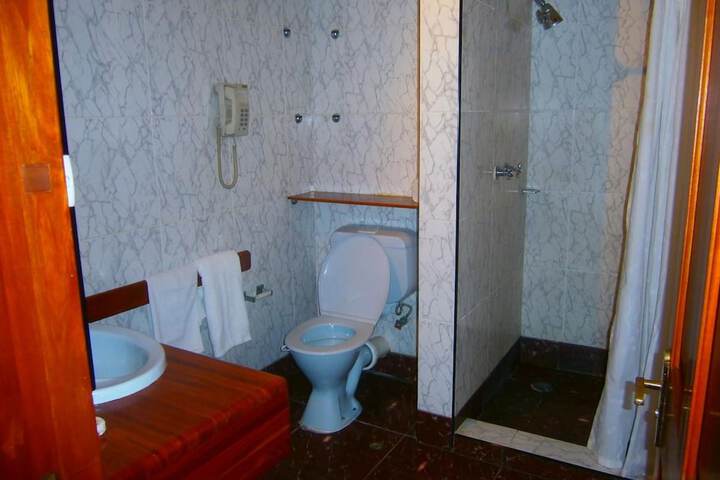 Room 33 of 37