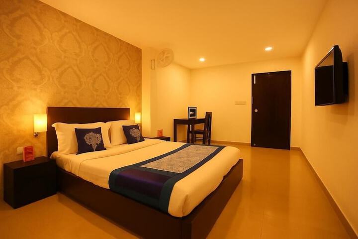 Room 7 of 12