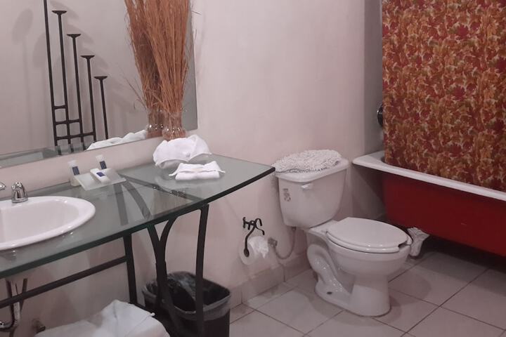 Room 16 of 28