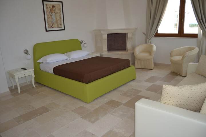 Room 4 of 65
