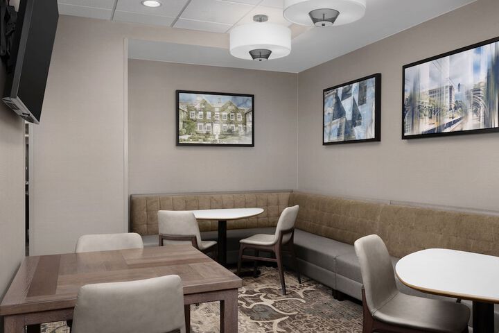 Lobby lounge