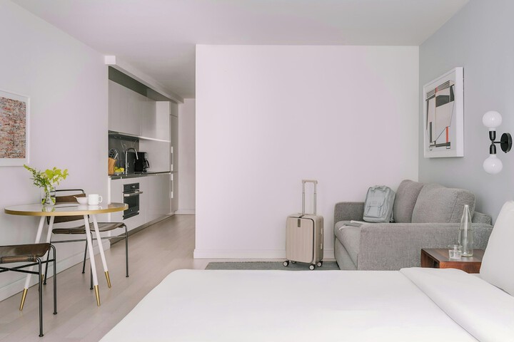 Room 17 of 104