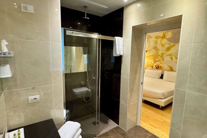 Room 72 of 112