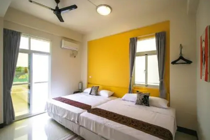 Room 3 of 10