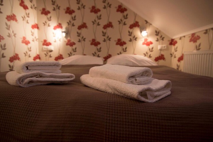 Room 8 of 34