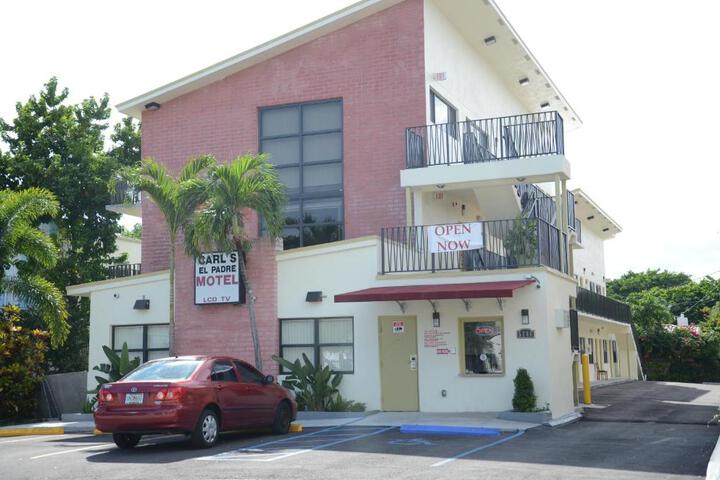 Carls El Padre Motel in Miami, FL