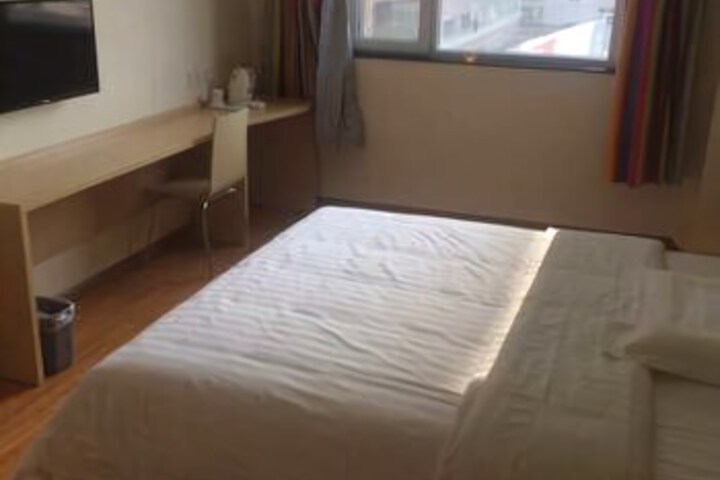 Room 4 of 7