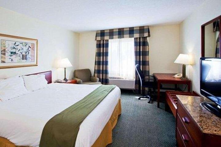 2 Double Beds (3 of 7)