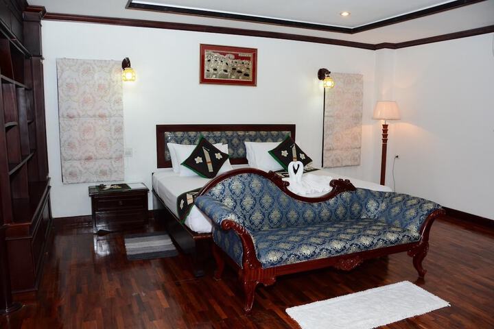Room 5 of 31