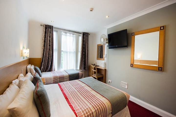 Room 4 of 81