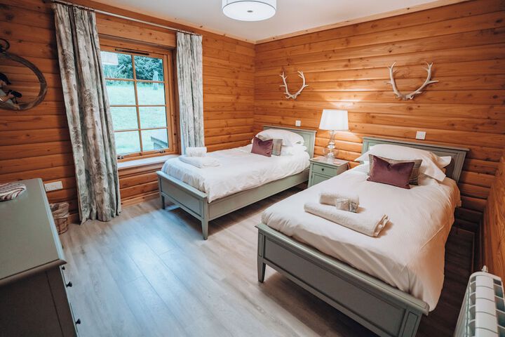 Room 4 of 14