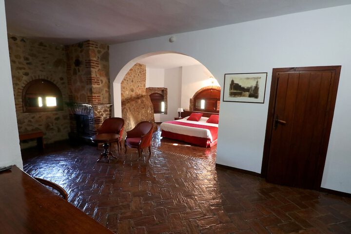 Room 10 of 42