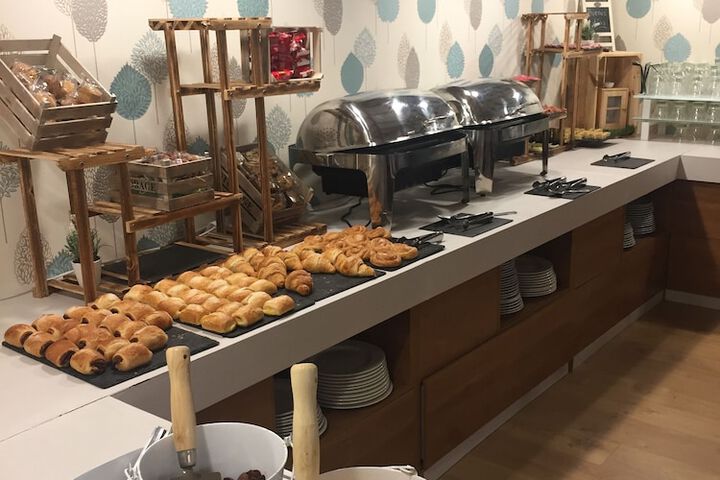 Breakfast/Coffee Service 78 of 131