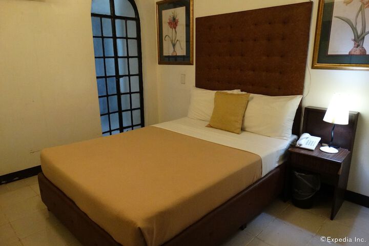 Room 12 of 37