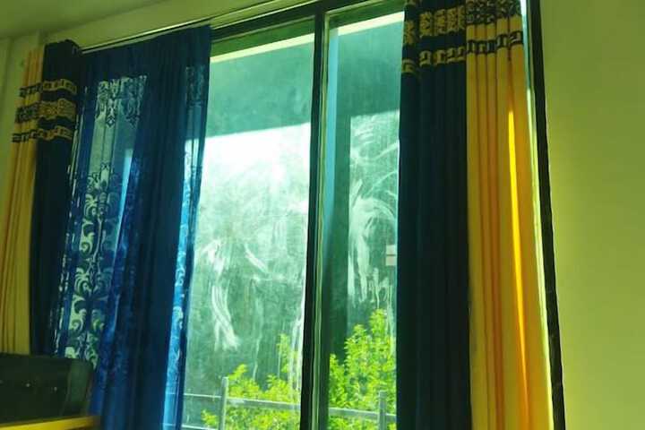 Room 2 of 10