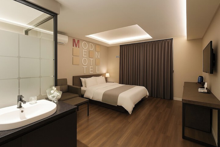 Room 60 of 85