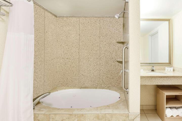 1 King Accessible Wtih Roll in Shower (10 of 10)