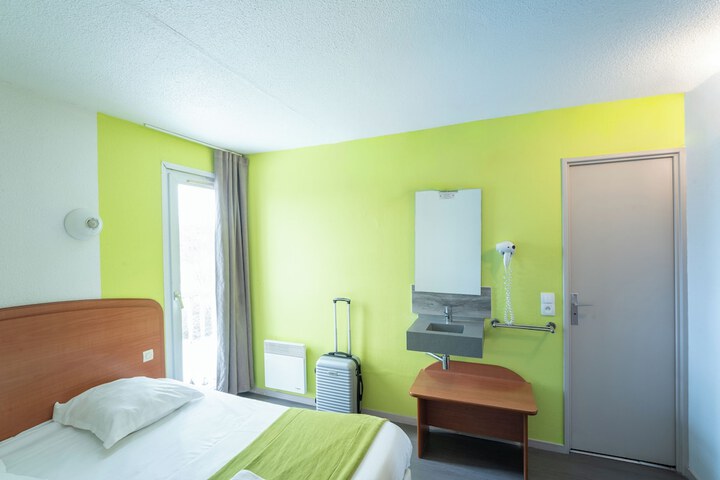 Room 2 of 29