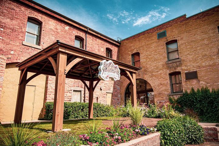 Exterior of Anniversary Inn - 5th South