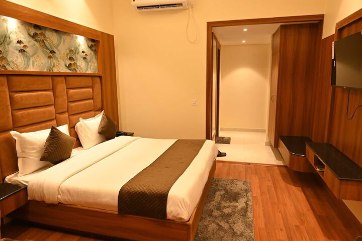 Room 9 of 17