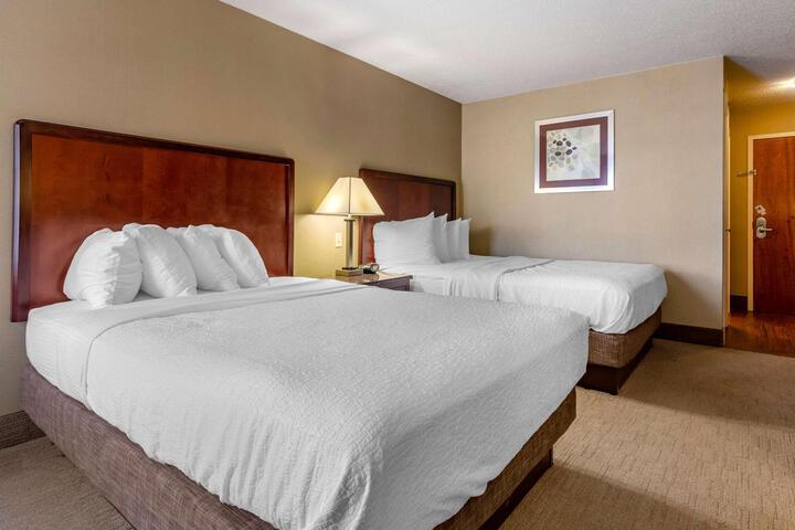2 Queen Beds (6 of 17)