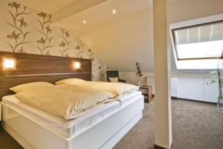 Room 6 of 29