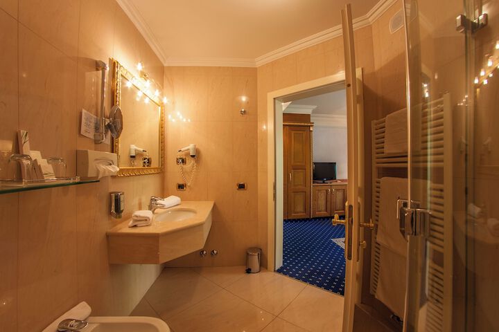 Room 30 of 54