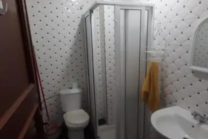 Room 6 of 8